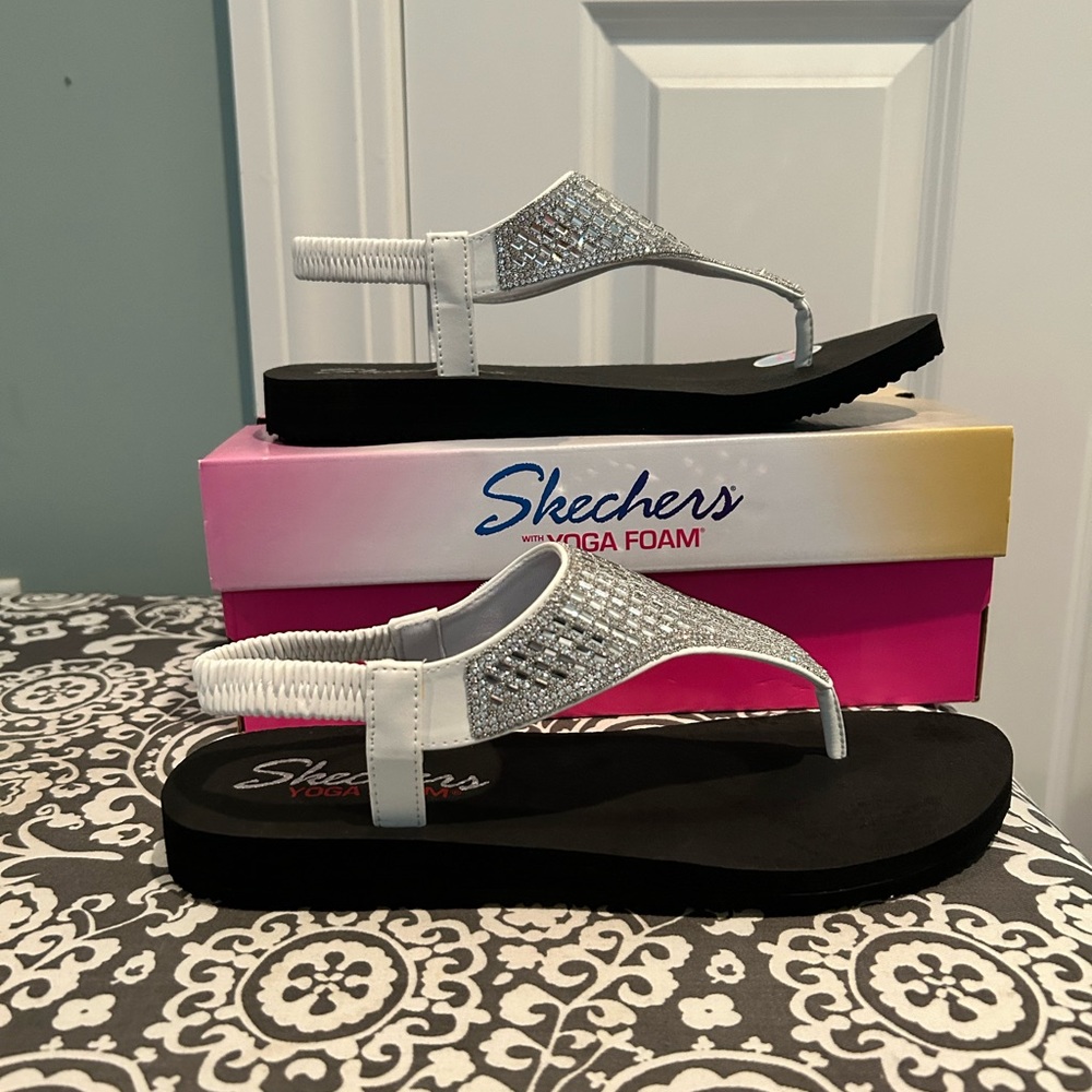 Sketchers yoga foam sandal